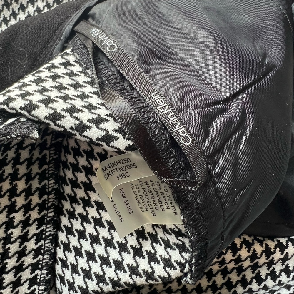 Calvin Klein Black and White Houndstooth Trousers 34 in lower waist - Picture 4 of 6